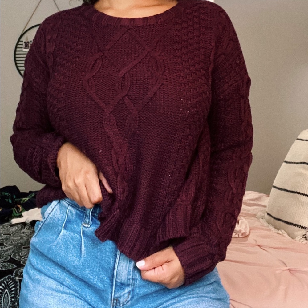 Chunky maroon knit sweater